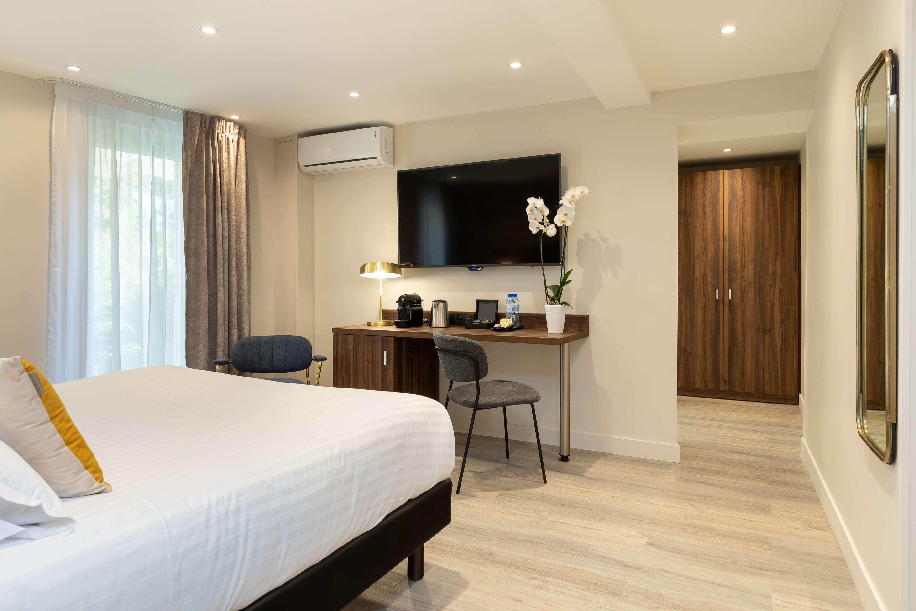 Hotel Western Brice Garden 4*